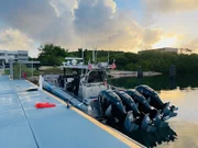 Ein CBP AMO-Boot parkt tagsüber an einer Anlegestelle in Fajardo, P.R. (Lucky 8 TVIvan Leon)