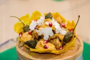 Gericht : Vietnamesische Crępes mit würzigem Ofen-Blumenkohl und Feta-Dip von Marcel Kleewein.