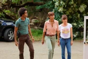 Aurélien (Julien Béramis, l.), Gaëlle (Béatrice de la Boulaye, r.) und Mélissa (Sonia Rolland) verfolgen Hinweise, die zur Spur des Täters führen könnten.