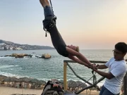 Praktikant Lukas beim Bungee Jumping in Acapulco (Mexiko).