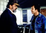 Mark (Victor French, l.) bittet Joes ehemaligen Kriegskameraden Patrick um Hilfe.
