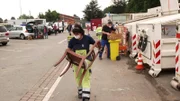 An Samstagen ist der Wertstoffhof in Pattensen voll. Michaela Kiewel ist Hannovers dienstälteste Wertstoffhofmitarbeiterin.