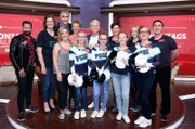 Hinten v. li.: Leonard, Dorothee Sauerwald-Poba, Björn Landberg, Ella Endlich, Guido Cantz, Stephanie Franzmann, Stephanie Thies, Mario Helfenstein; vorne v. li.: Laura Wilde, Melissa Tosun, Stella Helfenstein, Vivienne Jaborek, Maja Friedrich.