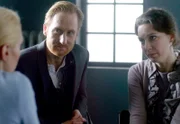 NDR Fernsehen MARIA WERN, KRIPO GOTLAND - ES SCHLAFE DER TOD, am Sonntag um 00:30 Uhr. Kriminalinspektorin Maria Wern (Eva Röse, links) vernimmt den zwielichtigen Erik (Gustaf Hammarsten) und dessen Schwester Kajsa (Cecilia Häll).