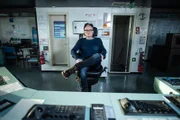 Der Kapitän der MV Oleander, Jacek Jurszo, ist auf der Brücke des Schiffes im Hafen von Newark, New Jersey, zu sehen.