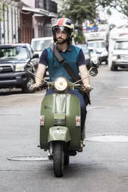 Sucht nach Hintergründen eines Mordfalles: Sebastian (Rob Kerkovich) ...
