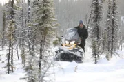 Chris Morse fährt sein Schneemobil. (National Geographic/Patrick Henderson)