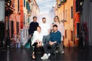 Ranga Yogeshwar (l.), Edin Hasanovic (M.) und Ilka Bessin (r.) zu Gast bei "Neo Ragazzi" mit Sophie Passmann (2.v.l.) und Tommi Schmitt (2.v.r.)