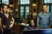 Wird es dem Team um Lasalle (Lucas Black, l.), Pride (Scott Bakula, r.), Brody (Zoe McLellan, 2.v.l.) und Computer Specialist Patton Plame (Daryl Mitchell, 2.v.r.) gelingen, einen Terroranschlag auf ein Atomkraftwerk zu vereiteln?