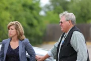 Kelly Siegler (l.) ermittelt: Kann sie den Fall lösen und den Täter schnappen? Durch ihre langjährige Erfahrung ist die Ermittlerin dem Täter schnell bereits einen Fuß voraus.