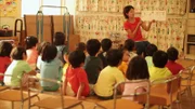 In der „Sendung mit dem Elefanten“ geht es nach Japan. Wir besuchen Machiko und ihre Familie in Tokyo. Im Kindergarten spielt Machiko mit ihren Freunden und erlebt etwas Außergewöhnliches: eine Erdbebenübung!