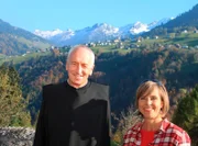 Pater Christophh von der Probstei St. Gerold mit Moderatorin Annette Krause.