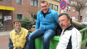 Steffi ist die selbsternannte "Trödelqueen" aus Jülich. Die 31-Jährige liebt Flohmärkte über alles. Ständig ist sie zusammen mit ihrem Verlobten Winfried (58) auf der Suche nach neuer Ware. Doch trotz aller Leidenschaft fürs Trödeln will das Geschäft nicht so richtig laufen. Sie holen Trödelprofi Otto Schulte, der ihnen seine Verkaufstipps und -tricks verraten soll.