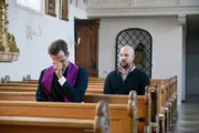 Front to back: Kaplan (Max von Thun), Der Kabarettist Stephan Zinner
