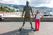 Im Hafen von Funchal steht eine riesige Bronzestatue des Weltfußballers Ronaldo, der auf Madeira geboren wurde und hier seine einzigartige Karriere begann.