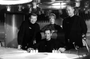Szenenfoto "Raumpatrouille Orion" mit (v.l.) Leutnant Mario de Monti (Wolfgang Völz), Major Cliff Allister McLane (Dietmar Schoenherr), Leutnant Tamara Jagellovsk (Eva Pflug) und Leutnant Hasso Sigbjoernson (Claus Holm) in ihrem Raumschiff (Archivfoto, 1965)