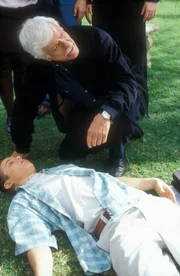 Dr. Mark Sloan (Dick Van Dyke, oben); Eric (Will Estes, unten)