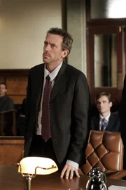 Dr. Gregory House (Hugh Laurie) muss sich vor Gericht verantworten, weil er dem Jazz-Tompeter John Henry Giles gegen dessen Willen das Leben gerettet hat.