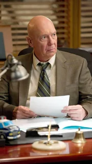 Captain Donald Cragen (Dann Florek) und seine Kollegen müssen einen Doppelmord aufklären, bei dessen Ermittlungen ein Vergewaltigungsfall ans Licht kommt.