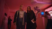 Line (Ulrikke Falch, l.) und Annika (Rebecka Hemse)
