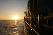 Warten auf die Einfahrt nach Casablanca - die HENNEKE RAMBOW vor Marokko.
