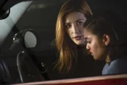 (v.l.n.r.) Grace Barrows (Jennifer Finnigan); Amanda (Shazi Raja)