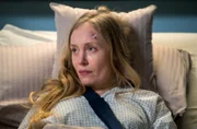 Die Patientin Ira Weiss (Katharina Heyer) vertraut sich Dr. Ben Ahlbeck an.
