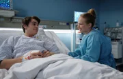 Nils Winter (Paul Stiehler) hatte einen Herzinfarkt und ihm mussten in einer OP Stents gesetzt werden. Lisa (Ella Zirzow) erzählt ihm, dass es wirklich knapp war und er Glück hatte. Doch Nils glaubt nicht an Zufälle, Glück oder Pech, sondern an Naturgesetze. Die beiden kennen sich erst ein paar Tage und haben sich ineinander verliebt. Nils wartet auf ein Spenderherz, doch das schreckt Lisa nicht ab.