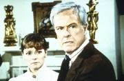 Ronald James (Robert Culp, r.) und seine Frau Diane (Karen Landry, l.) haben erfahren, dass ihr Sohn Drogen nimmt.