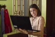 Sue (Eden Sher)