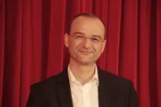 Der Mediziner und Neurowissenschaftler Tobias Moser von der Universität Göttingen erläutert, wie der Klang in unser Ohr kommt.