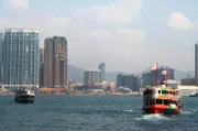 Heute ist Hongkong eine moderne Metropole, die mit ihren Wolkenkratzern als Symbol des asiatischen Wirtschaftswunders gilt.