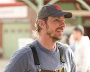 Mike (Dax Shepard)