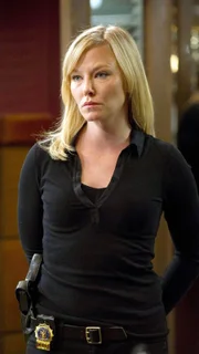 Detective Amanda Rollins muss einen Doppelmord aufklären, bei dessen Ermittlungen ein Vergewaltigungsfall ans Licht kommt.