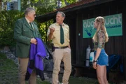Dort treffen sie auf Steffi Greiner, die Inhaberin der Tauchschule. (v.li.: Reimund Girwidz (Michael Brandner, Franz Hubert (Christian Tramitz), Steffi Greiner (Laura Egger))
