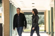 Dwayne Pride (Scott Bakula, l.); Special Agent Hannah Khoury (Necar Zadegan, r.)