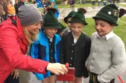 Anna Lena Dörr mit Allgäuer Buben.