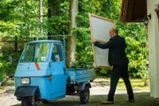 Keine Maklerprovision für Yazid (Hannes Ringlstetter) - das sieht er gar nicht ein und nimmt kurzerhand ein Gemälde mit.