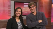 Das Moderatoren-Team von "Grundkurs Englisch": Carolin Nyhuis und Eric Gladhart.
