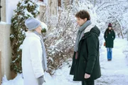 Denise (Helen Barke, r.) bekommt einen Streit zwischen Annabelle (Jenny Löffler, l.) und Joshua (Julian Schneider, M.) mit.