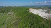 Der Anhydritbruch von Ellrich-Katzhütte. Der Bruch ist in Betrieb und liegt am westlichen Ende des Mühlberges, dem Schwesterberg vom Kohnstein.