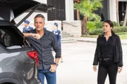 Special Agent Dwayne Pride (Scott Bakula, l.); FBI Special Agent Tammy Gregorio (Vanessa Ferlito, r.)