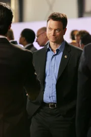 Gary Sinise (Det. Mac Taylor).