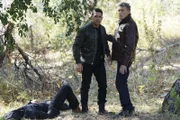Nick Torres (Wilmer Valderrama, l.); Miguel Torres (Steven Bauer, r.)