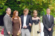 (v.li.): Karl-Heinz von Liebezeit (Daniel Gloger), Katja Flint (Katharina Gloger), Kai Ivo Baulitz (Markus Gloger), Florentine Lahme (Nadja Gloger), Hans Uwe Bauer (Hubert Gloger).