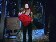 In einem Schacht findet Jordan (Jill Hennessy) den vermissten und schwer verletzten Jungen Danny (Slade Pearce). Seine infizierte Schusswunde muss dringend medizinisch versorgt werden.