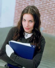 Sam (Carly Pope) scheint plötzlich Objekt von Joshs Begierde zu sein. Sie ist entsetzt, gleichzeitig aber auch fasziniert von dem Gedanken, Josh könnte an ihr interessiert sein.