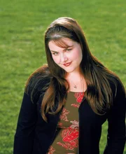 Carmen (Sara Rue) wird süsse 16 und hat sich etwas ganz Kreatives einfallen lassen: Eine Schlummerparty, zu der auch die Schönen und Coolen der Schule kommen sollen...
