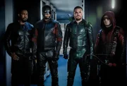 von l.: Ben Turner (Michael Jai White), John Diggle (David Ramsey), Oliver Queen (Stephen Amell) und Roy Harper (Colton Haynes)