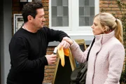 Marian (Sam Eisenstein) steckt in einem Dilemma: Soll er aus dem Projekt "Brauerei" aussteigen und Ingo enttäuschen oder dabei bleiben und Ehestress mit Lena (Juliette Greco) in Kauf nehmen?